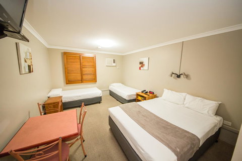 Cosmopolitan Motel & Serviced Apartments - Accommodation Gold Coast 7