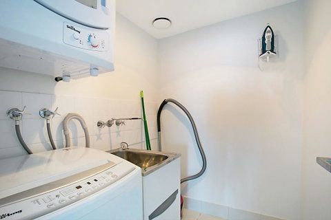 Number 1 H Residences - WiFi, Parking & More By Gold Coast Holidays - Accommodation Gold Coast 1
