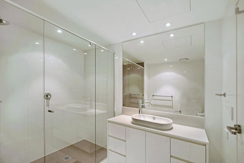 Number 1 H Residences - WiFi, Parking & More By Gold Coast Holidays - Accommodation Gold Coast 12