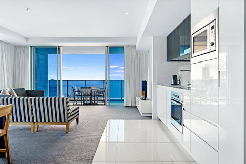 Number 1 H Residences - WiFi, Parking & More By Gold Coast Holidays - Accommodation Gold Coast 37