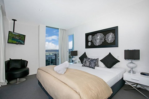 Number 1 H Residences - WiFi, Parking & More By Gold Coast Holidays - Accommodation Gold Coast 7
