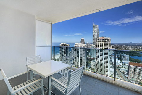 Number 1 H Residences - WiFi, Parking & More By Gold Coast Holidays - Accommodation Gold Coast 21