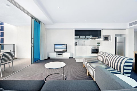 Number 1 H Residences - WiFi, Parking & More By Gold Coast Holidays - Accommodation Gold Coast 34