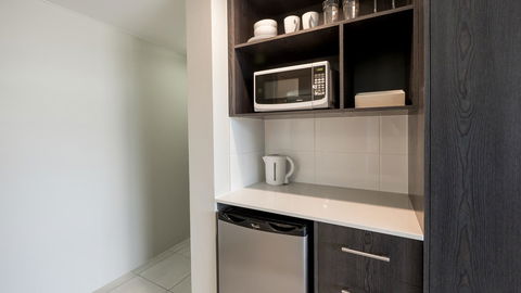Sunshine Tower Hotel - Accommodation Gold Coast 8