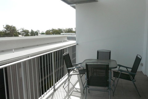 Monterey Apartments Moranbah - 1 Gold Coast 2