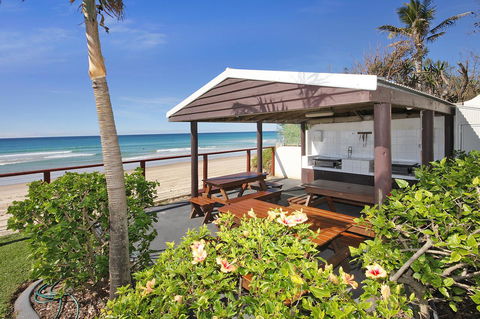 Spindrift On The Beach - Absolute Beachfront - Accommodation Gold Coast 10