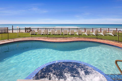 Spindrift On The Beach - Absolute Beachfront - Accommodation Gold Coast 4