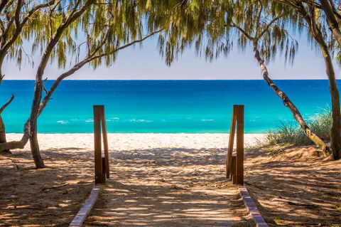 Island Beach Resort - Accommodation Gold Coast 2