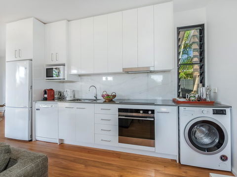 Sam's Buderim Mountain Guest House - Gold Coast 4U 4