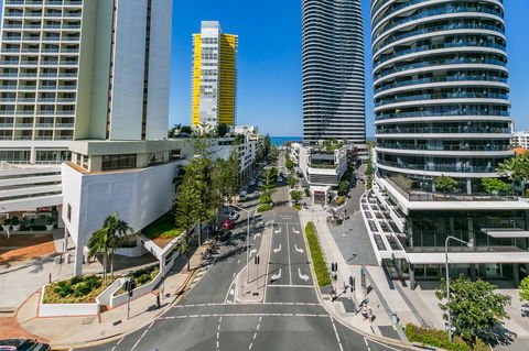 Broadbeach On The Park, 3 Bed Ocean - We Accommodate - Gold Coast 4U 17