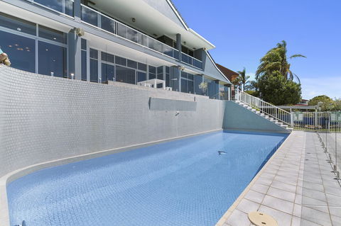 Havana Blue - Large 4 Bedroom Family Home - Gold Coast 4U 2