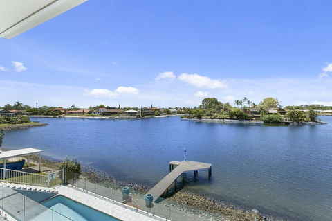 Havana Blue - Large 4 Bedroom Family Home - Gold Coast 4U 7