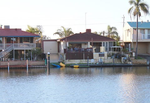 Waterside Resort Style - Gold Coast 4U 2