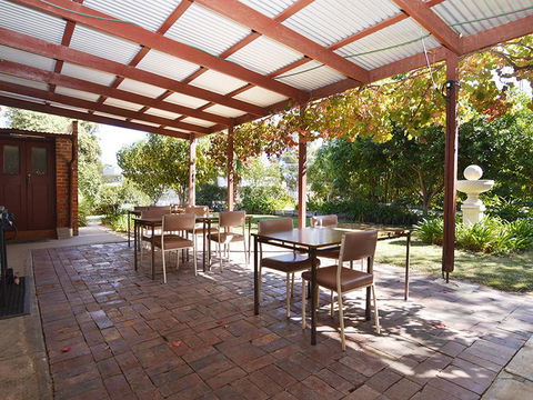 Wentworth Central Motor Inn - Gold Coast 4U 1