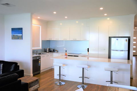 Western Breeze - Accommodation Gold Coast 0