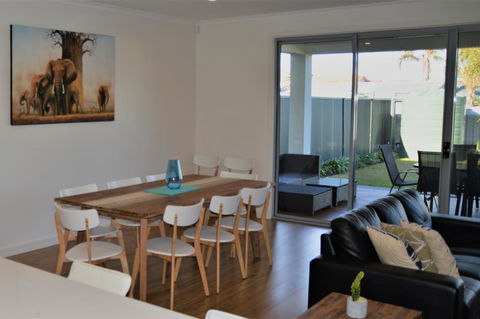 Western Breeze - Accommodation Gold Coast 2