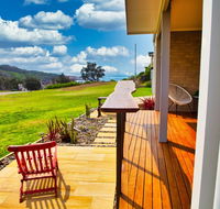 Whale Studio Apartment 1a Ocean Street - Gold Coast 4U
