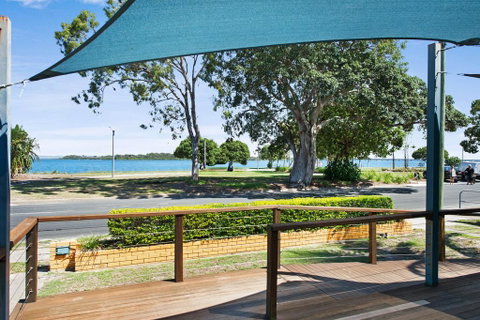 Wheelchair Friendly With Water Views - Welsby Pde, Bongaree - Accommodation Gold Coast 3