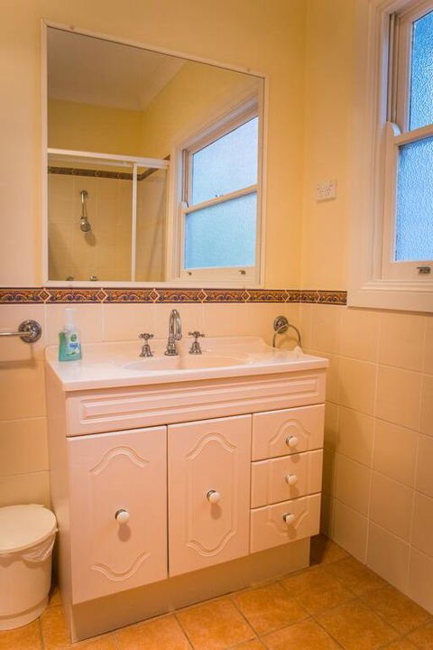 Whispering Pines Cottages - Gold Coast 4U 3