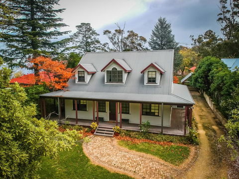 Whispering Pines Cottages - Gold Coast 4U 0