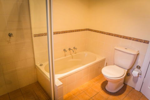Whispering Pines Cottages - Gold Coast 4U 1