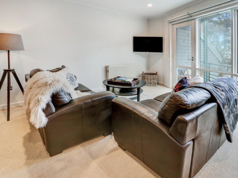 Whistler 5 - Accommodation Gold Coast 2