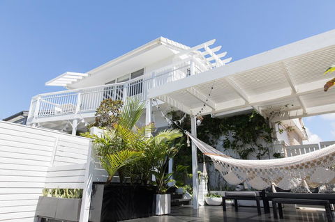White Beach Cottage - Gold Coast 4U 0