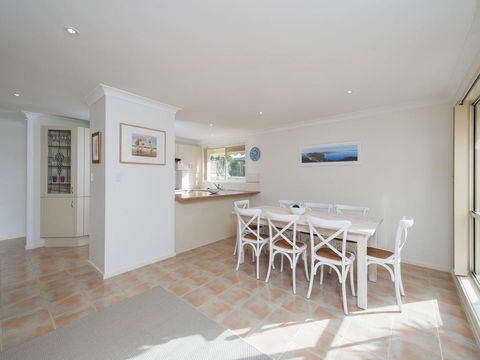 White Horses, 7A Achilles Street - Accommodation Gold Coast 2