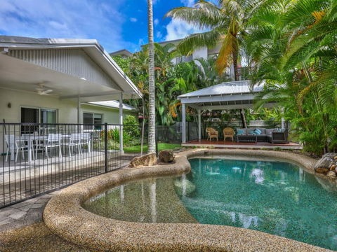 Whitehouse - Palm Cove - Accommodation Gold Coast 2
