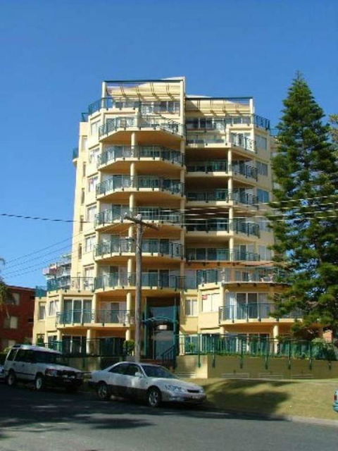 Whitesands, Unit 103, 38 North Street - 1 Gold Coast 3