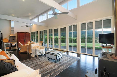 Willabrook Retreat - Mojo Cottage - Romantic Escape! - Accommodation Gold Coast 2