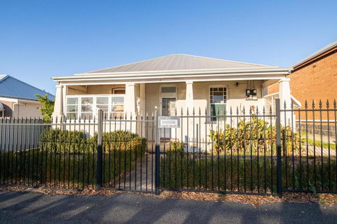 William Cottage Central Heritage Home - Accommodation Gold Coast 3