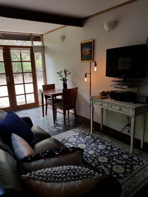 William Hunt's Retreat - Redwood Studio - Accommodation Gold Coast 3