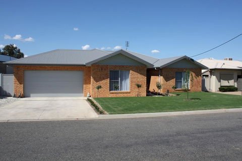Willow Island - Waterfront - Accommodation Gold Coast 2