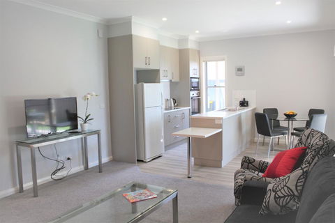 Willow Island - Waterfront - Accommodation Gold Coast 3