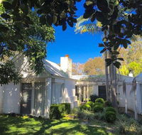 Wisteria Cottage on the Lagoon/Beach