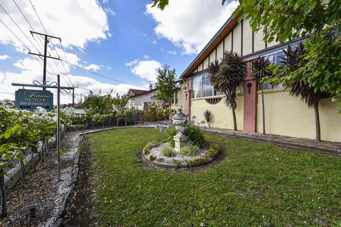 Wyatt Guest House - Gold Coast 4U 3