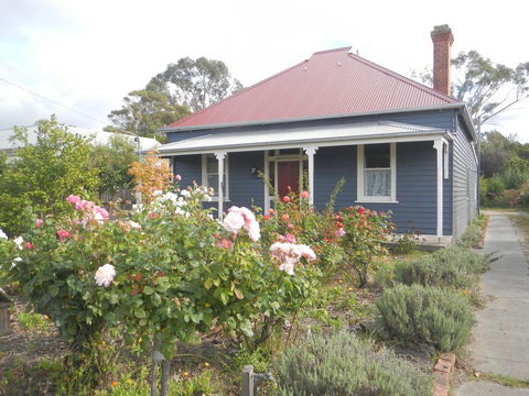 Yarram Cottage: Art And Accommodation - Accommodation Gold Coast 0