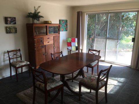 Yarram Cottage: Art And Accommodation - Accommodation Gold Coast 3