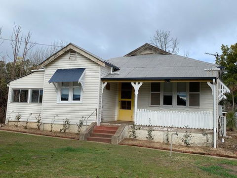 Yellow Door House Adelong - Accommodation Gold Coast 1