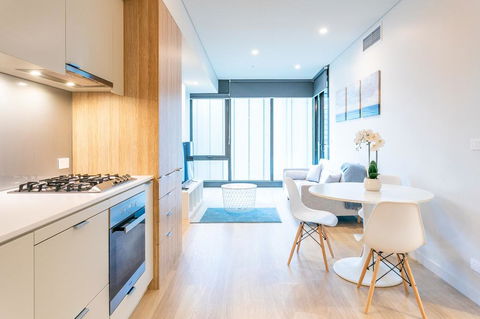 York & George: Sydney CBD - Gold Coast 4U 0