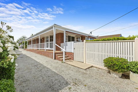 YIN-YANG - MOUNT ELIZA - Accommodation Gold Coast 3