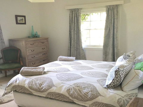 York Cottage - Grand Gate House And Enchanting Gardens - Accommodation Gold Coast 1