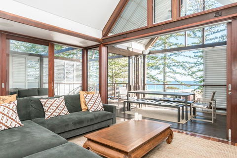 Your Luxury Escape - On The Bay - Stunning Beachfront Apartment - Accommodation Gold Coast 0