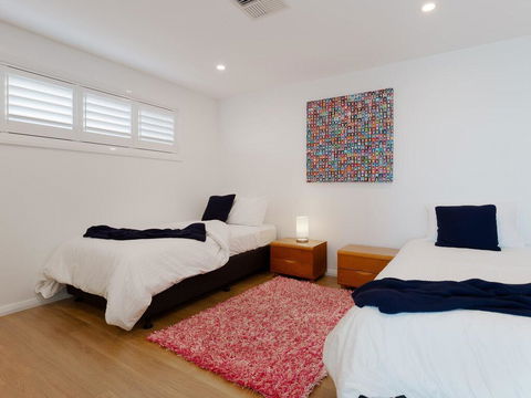 Maison De La Mer 30 Mulubinda Parade - Luxurious, Linen, Aircon And Panoramic Views - Gold Coast 4U 1