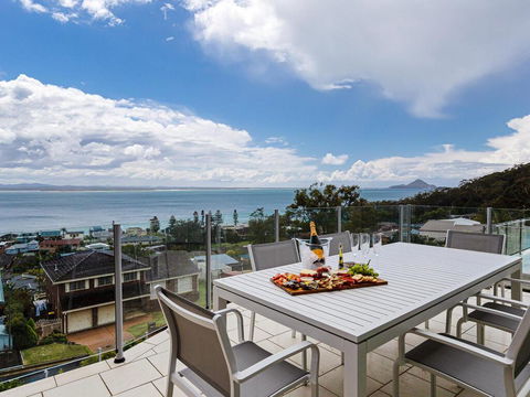 Maison De La Mer 30 Mulubinda Parade - Luxurious, Linen, Aircon And Panoramic Views - Gold Coast 4U 0