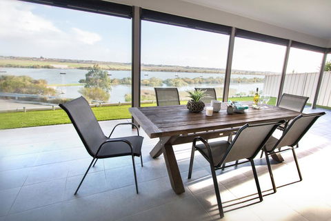 Serenity And Sweeping Murray River Views - Gold Coast 4U 1