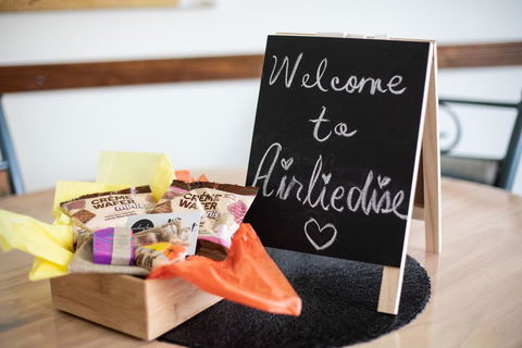 AirliediseNO HillsKitchen5min Walk 2 Ferry TerminalWiFiNetflix - 1 Gold Coast 2