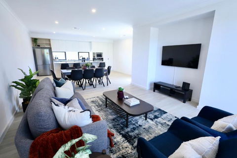 34 High End Quality Home - Glendalough - Sleeps 8 - Gold Coast 4U 1