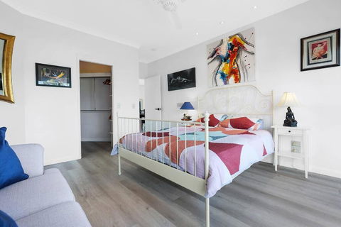 360-Degree View 1BR Luxury Apartment In Elanora - Gold Coast 4U 2